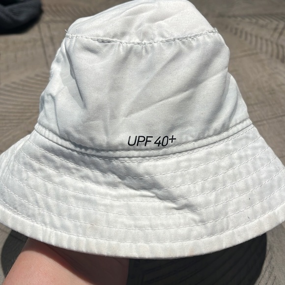 Nike infant bucket hat, white. - Picture 3 of 4